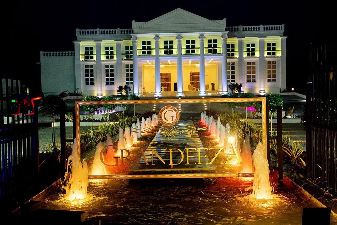 Grandeeza Luxury Hotel Katunayaka Exterior photo